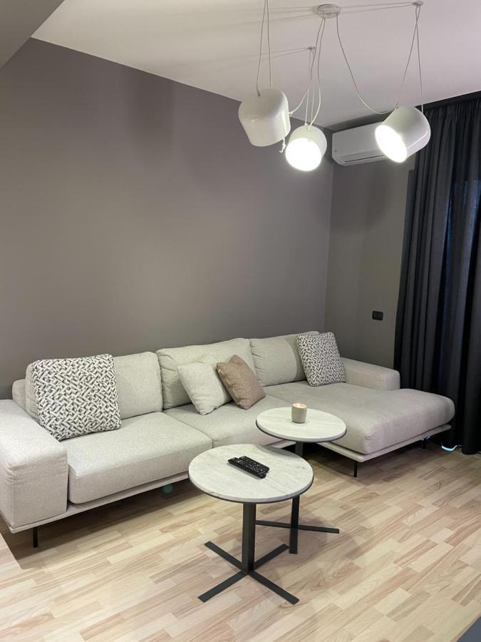Tirana Lux Apartments ภายนอก รูปภาพ